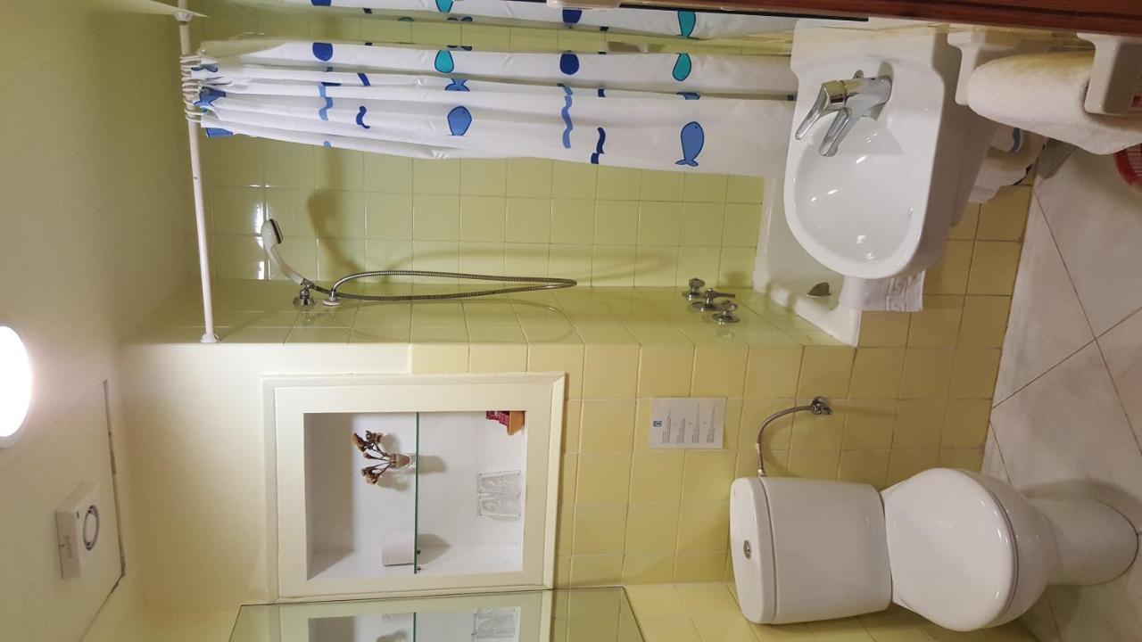 Hostal Residencia Catalina Palamos Exterior photo